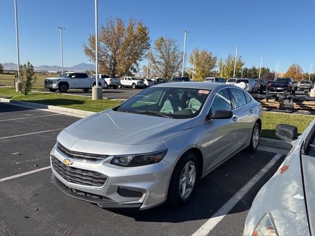 2018 Chevrolet Malibu LS photo 2