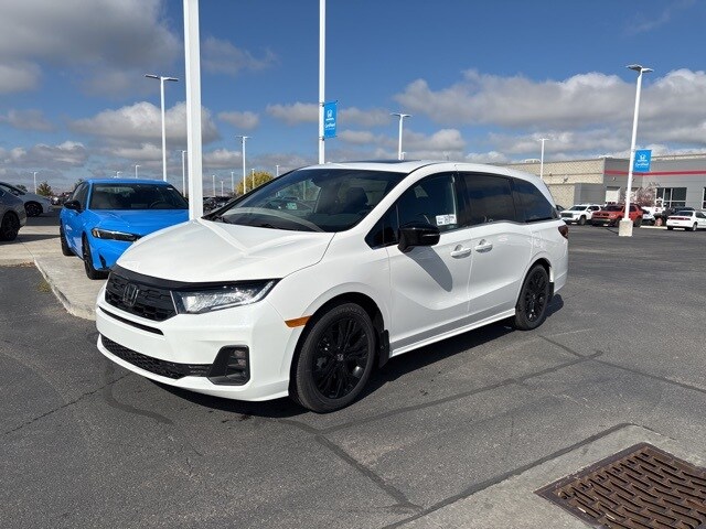 2026 Honda Odyssey photo 2