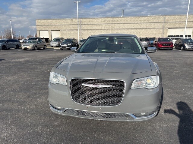 2019 Chrysler 300 Limited photo 2