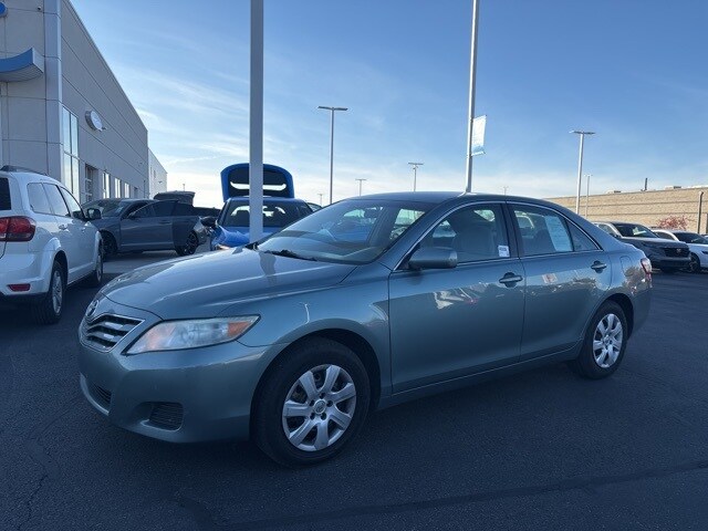 2011 Toyota Camry LE photo 2