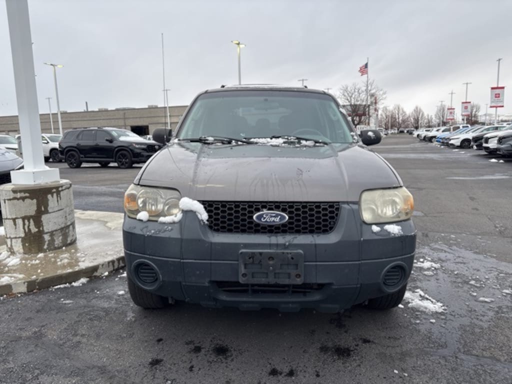 Used 2005 Ford Escape XLS SUV