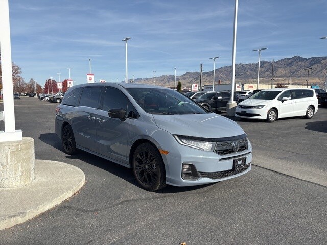 2025 Honda Odyssey photo 2