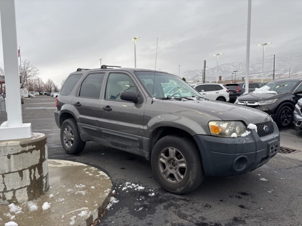 Used 2005 Ford Escape XLS SUV
