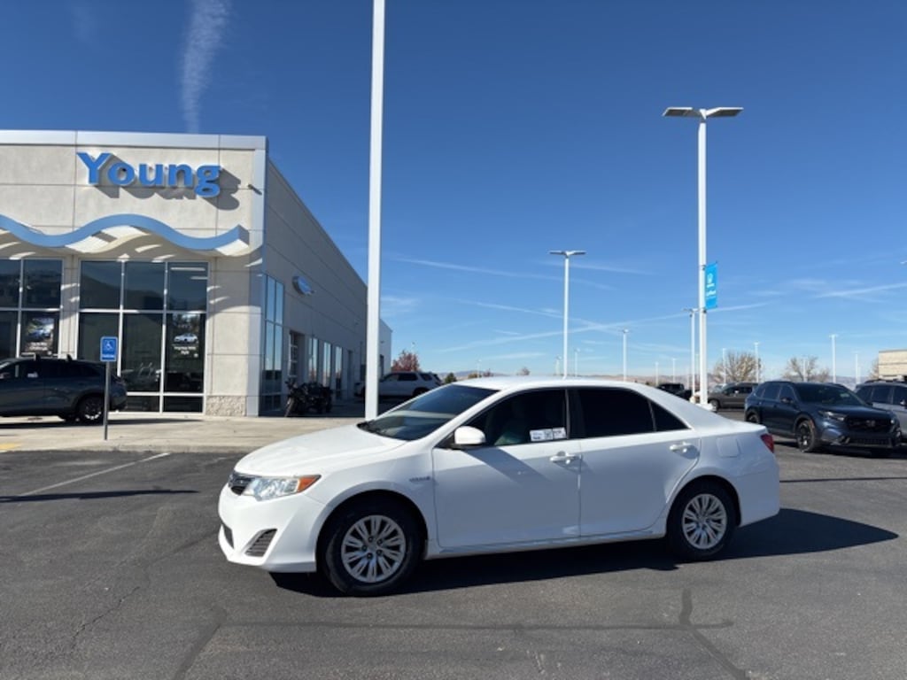 Used 2013 Toyota Camry Hybrid XLE Sedan