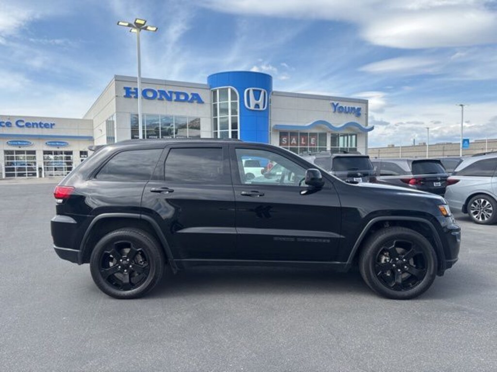 Used 2018 Jeep Grand Cherokee Laredo SUV
