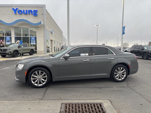2019 Chrysler 300 Limited's photo