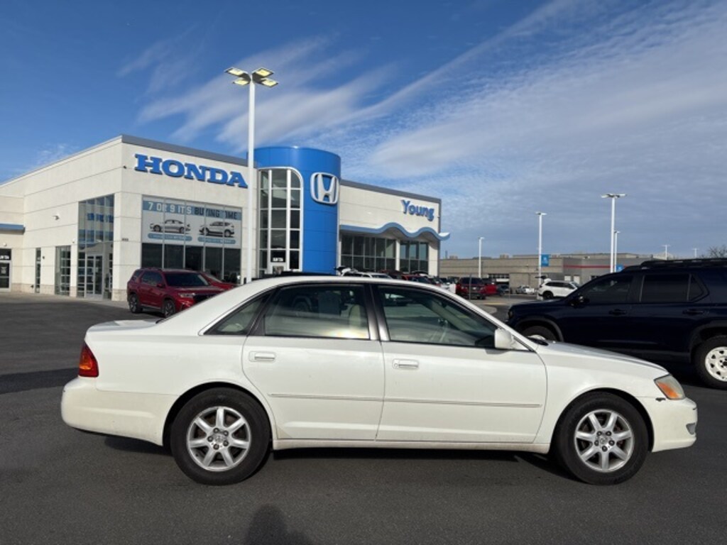 Used 2001 Toyota Avalon XL Sedan