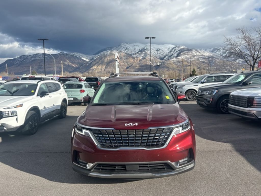 Used 2024 Kia Carnival SX Minivan/Van