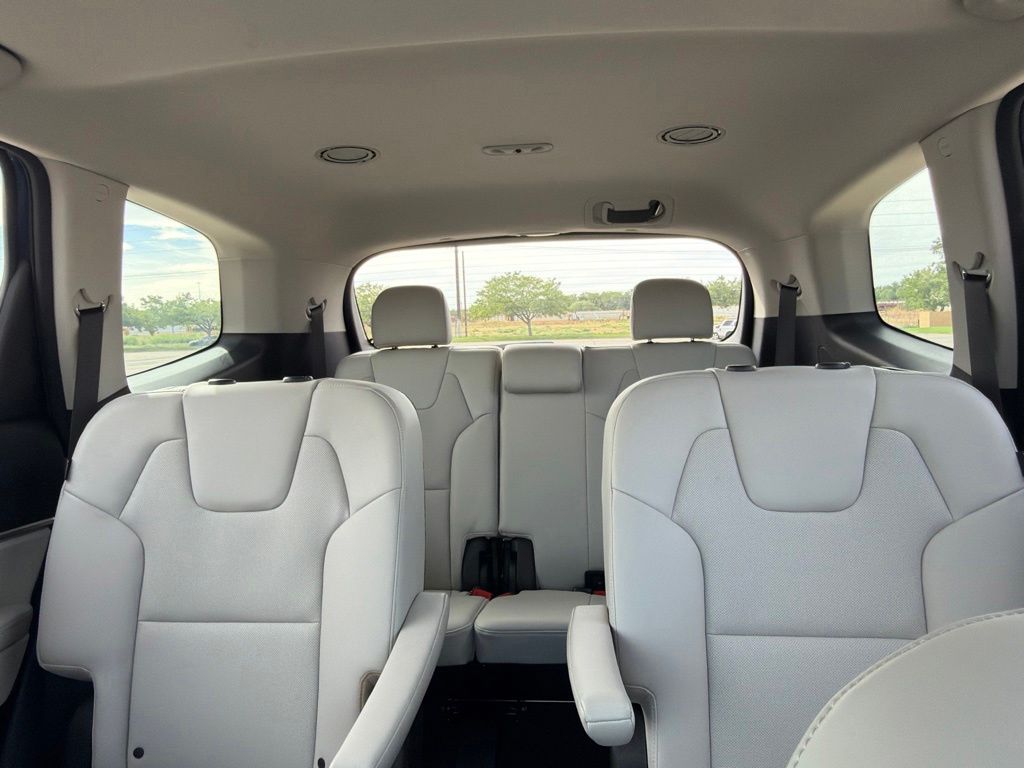 2024 Kia Telluride S - Photo 32