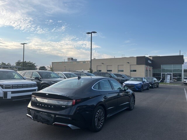 2025 Hyundai Sonata Hybrid Limited photo 4