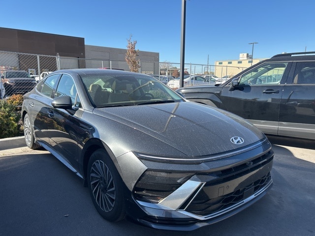 2025 Hyundai Sonata Hybrid Limited photo 3