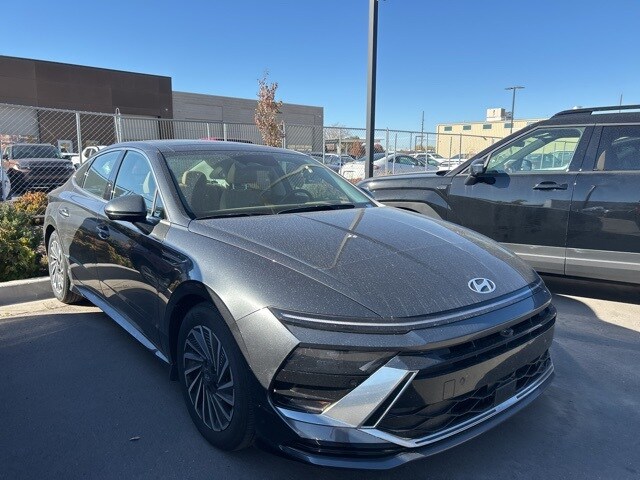2025 Hyundai Sonata Hybrid Limited photo 3