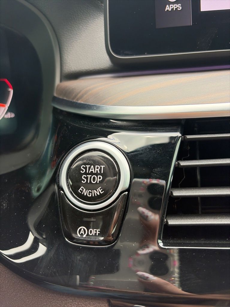 2021 BMW 5 Series M550i - Photo 22
