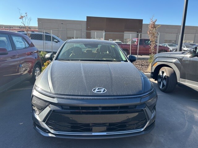 2025 Hyundai Sonata Hybrid Limited photo 2