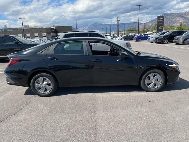 2025 Hyundai Elantra SE photo 4