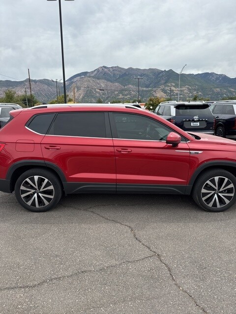 2022 Volkswagen Taos SE photo 3