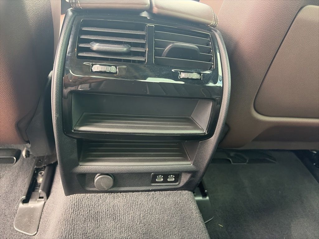 2021 BMW 5 Series M550i - Photo 32