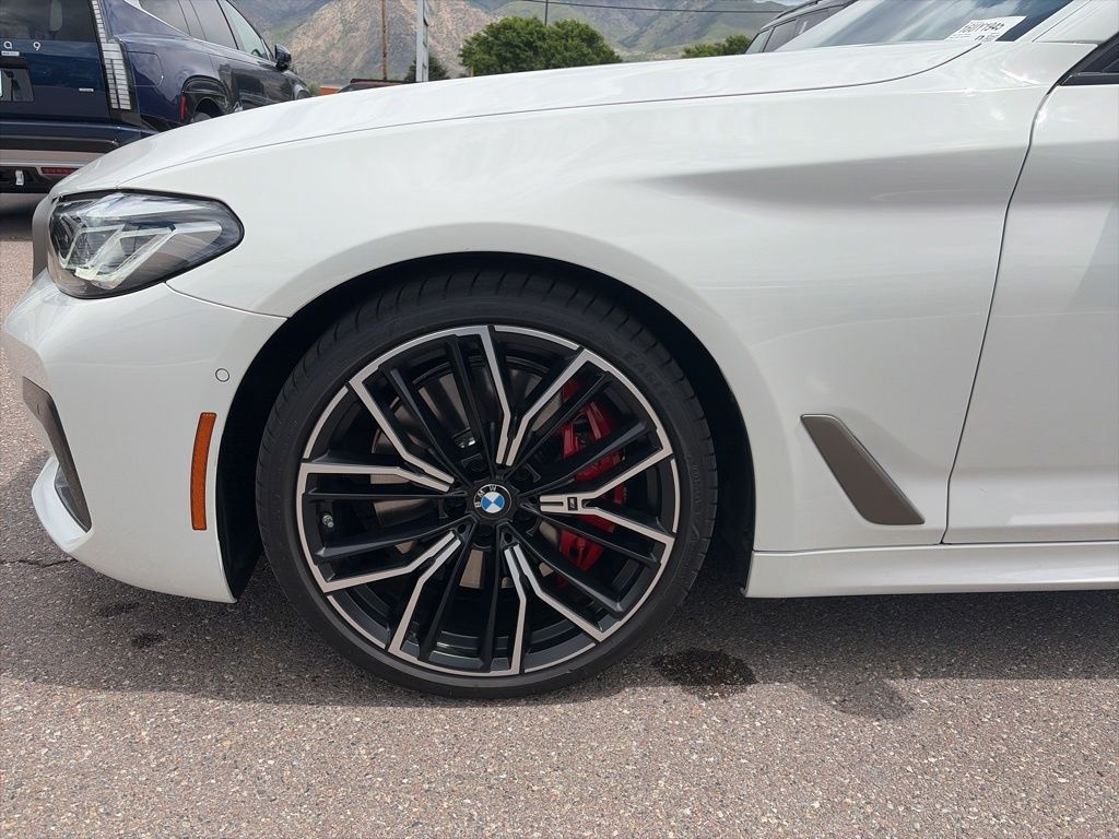 2021 BMW 5 Series M550i - Photo 8