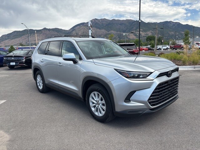 2024 Toyota Highlander Hybrid XLE photo 2