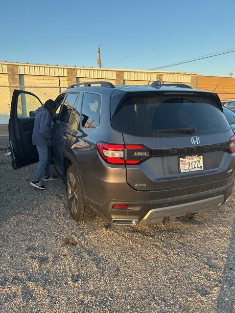 2023 Honda Pilot Elite photo 4