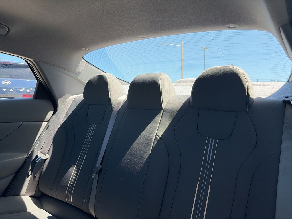 2025 Hyundai Elantra SEL - Photo 22