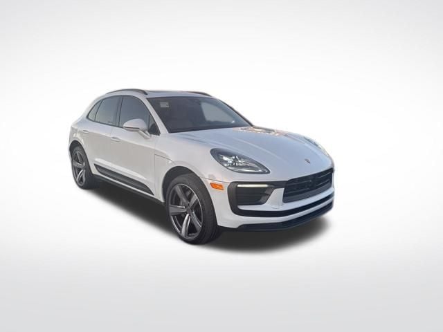 2025 Porsche Macan -'s photo