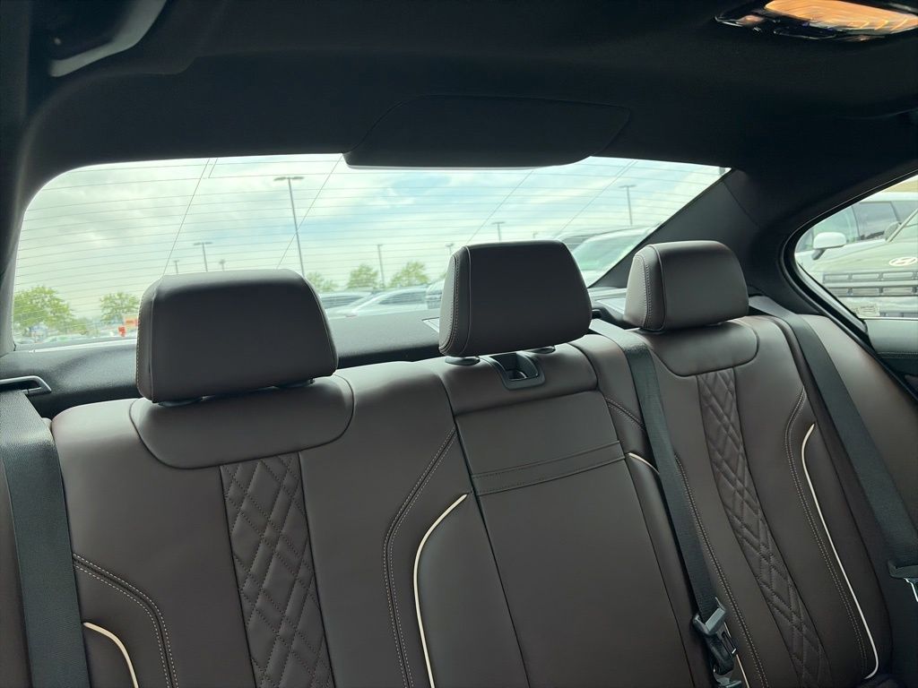 2021 BMW 5 Series M550i - Photo 35