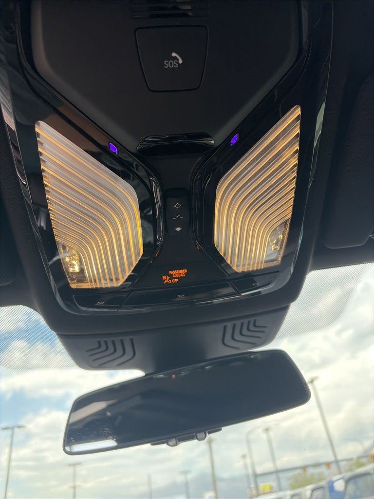 2021 BMW 5 Series M550i - Photo 36