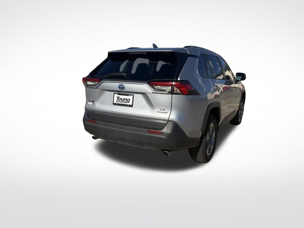 2024 Toyota RAV4 LE - Photo 5