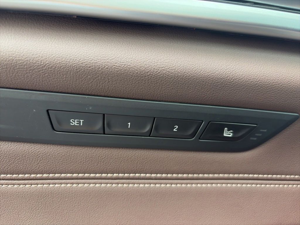 2021 BMW 5 Series M550i - Photo 13