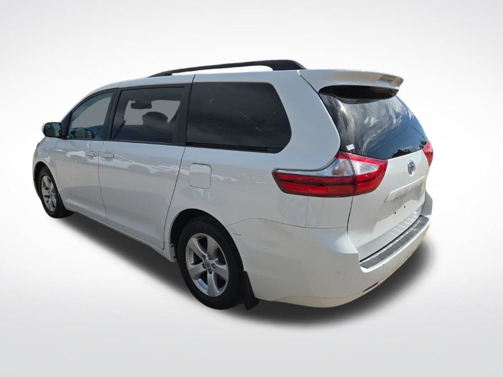 Used 2017 Toyota Sienna LE Minivan/Van