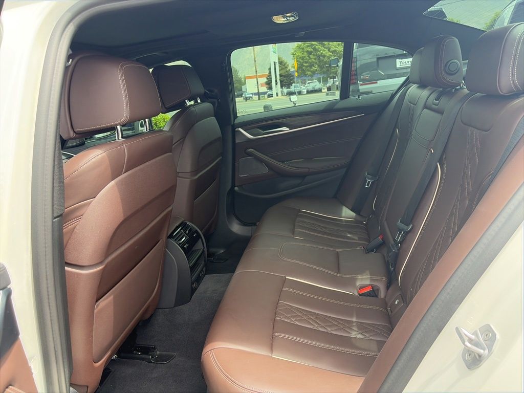 2021 BMW 5 Series M550i - Photo 30