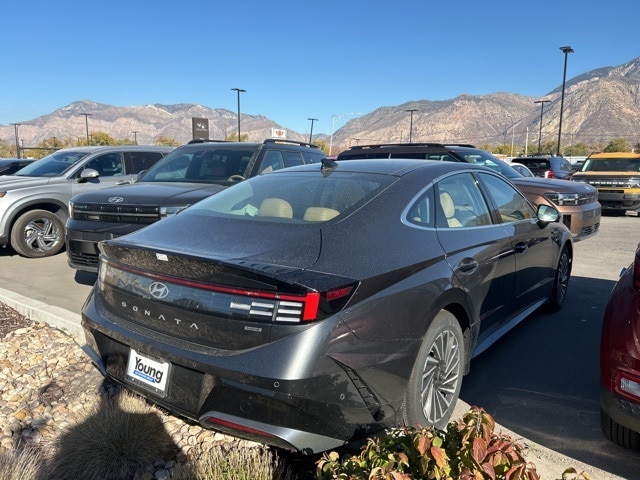 2025 Hyundai Sonata Hybrid Limited photo 4