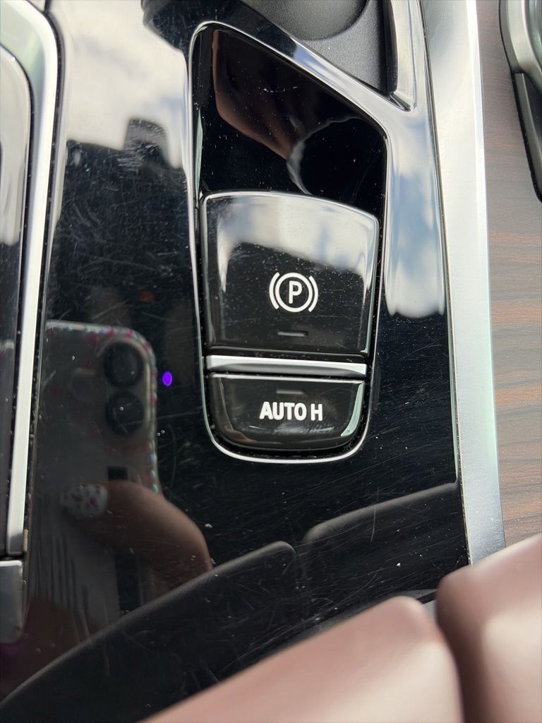 2021 BMW 5 Series M550i - Photo 26