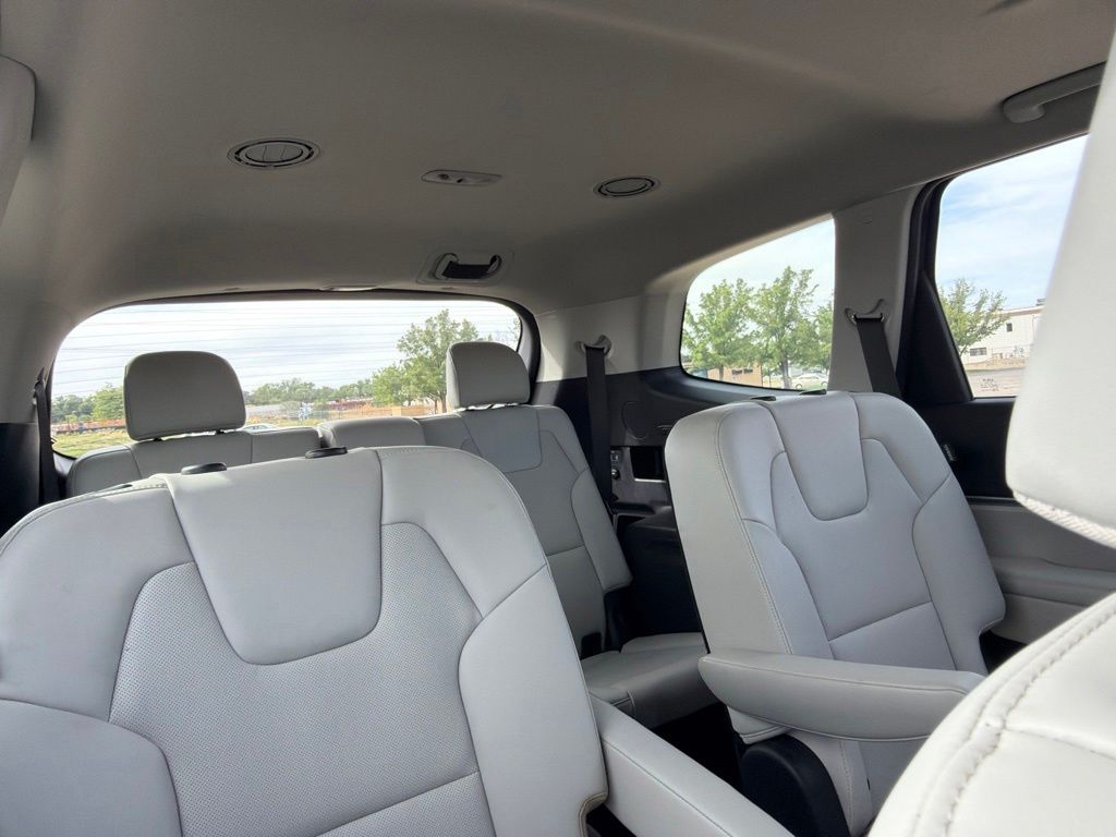 2024 Kia Telluride S - Photo 33