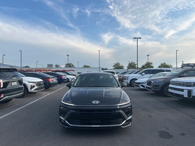 2025 Hyundai Sonata Hybrid Limited photo 2
