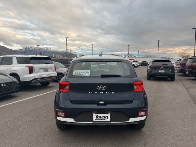 2025 Hyundai Venue Limited photo 3