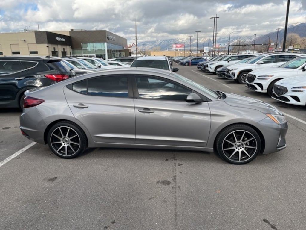 Used 2020 Hyundai Elantra SE Sedan