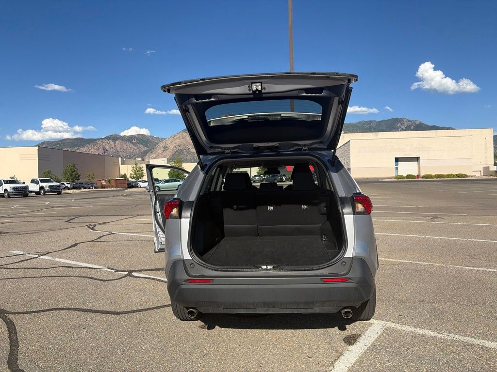 2024 Toyota RAV4 LE - Photo 31