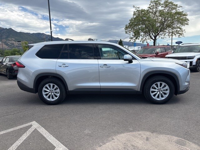 2024 Toyota Highlander Hybrid XLE photo 3