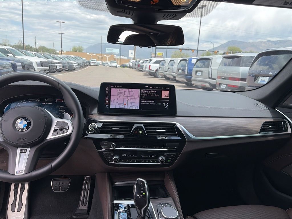 2021 BMW 5 Series M550i - Photo 28