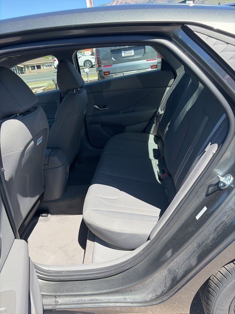 2025 Hyundai Elantra SEL - Photo 18