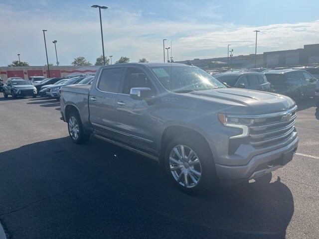 2023 Chevrolet Silverado 1500 High Country photo 3