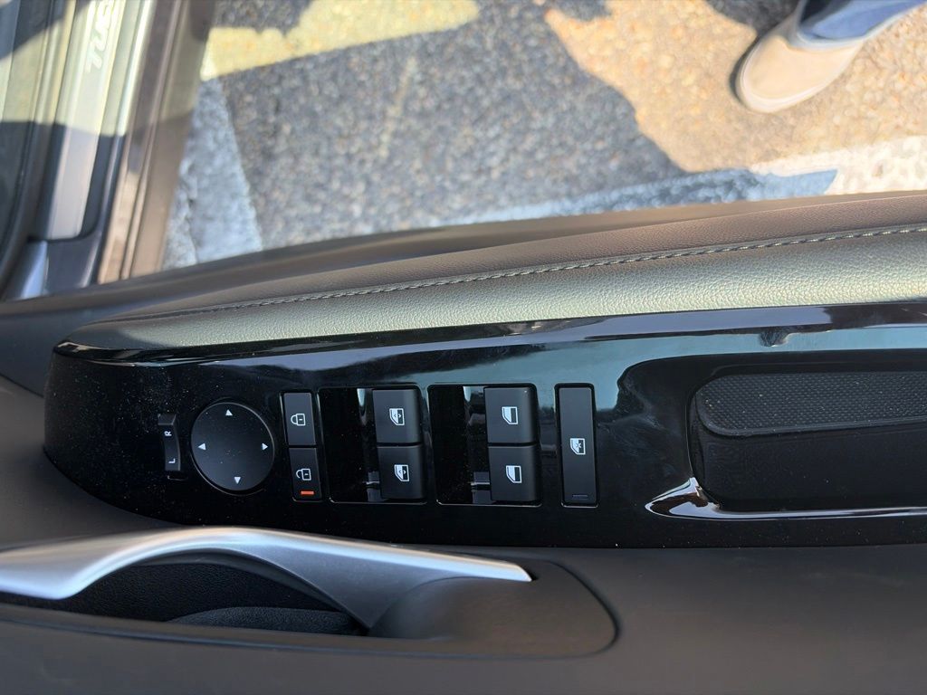 2025 Hyundai Tucson Limited - Photo 10