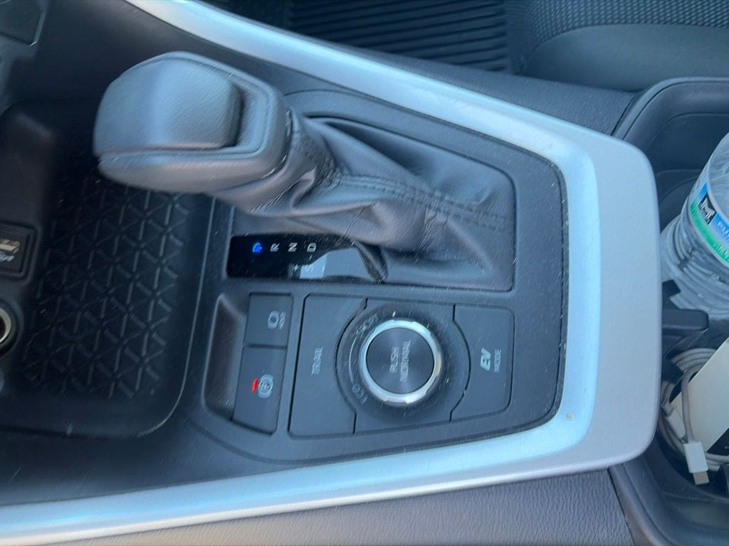 2024 Toyota RAV4 LE - Photo 19