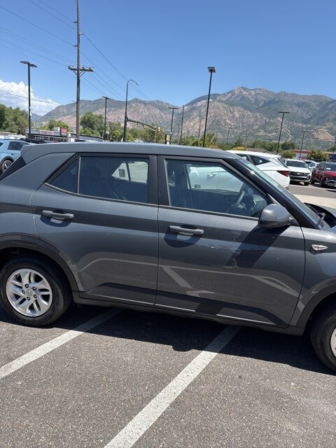 2025 Hyundai Venue SE photo 4