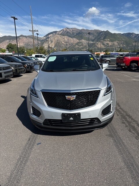 2020 Cadillac XT5 Sport photo 2