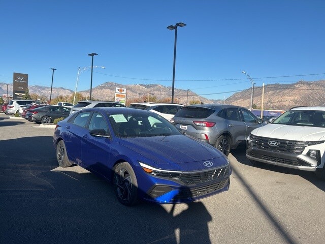 2025 Hyundai Elantra SEL Sport photo 2