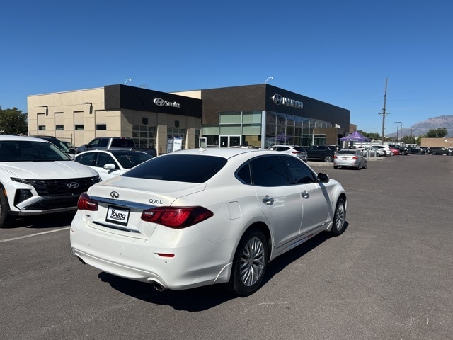 2015 Infiniti Q70L photo 4