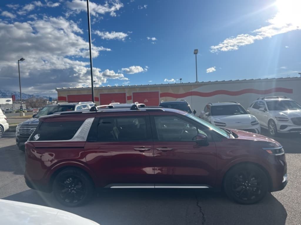 Used 2024 Kia Carnival SX Minivan/Van